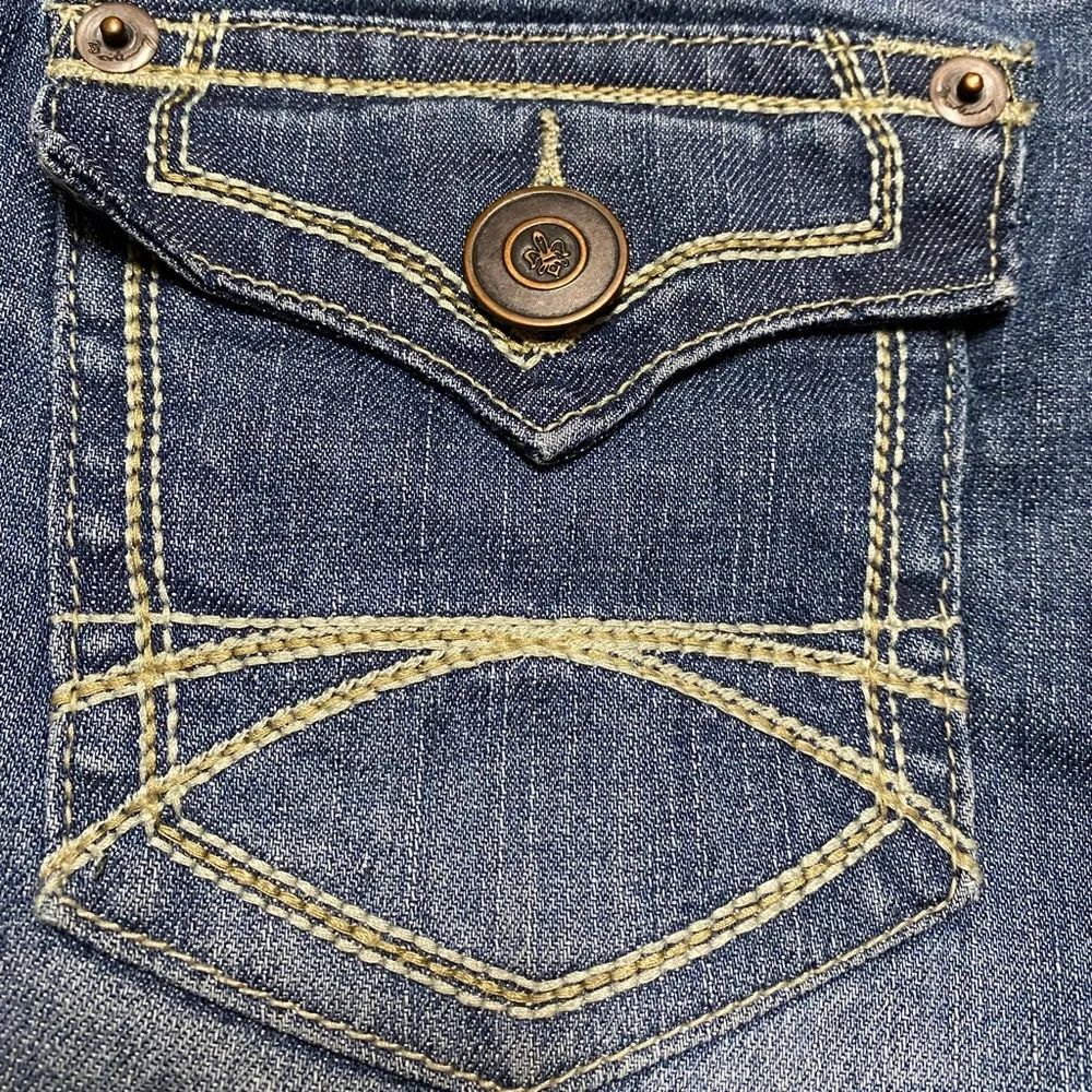 Jean Shorts Women’s 12 Blue Medium Wash Denim Casual Mid Rise Five Pocket Bottom